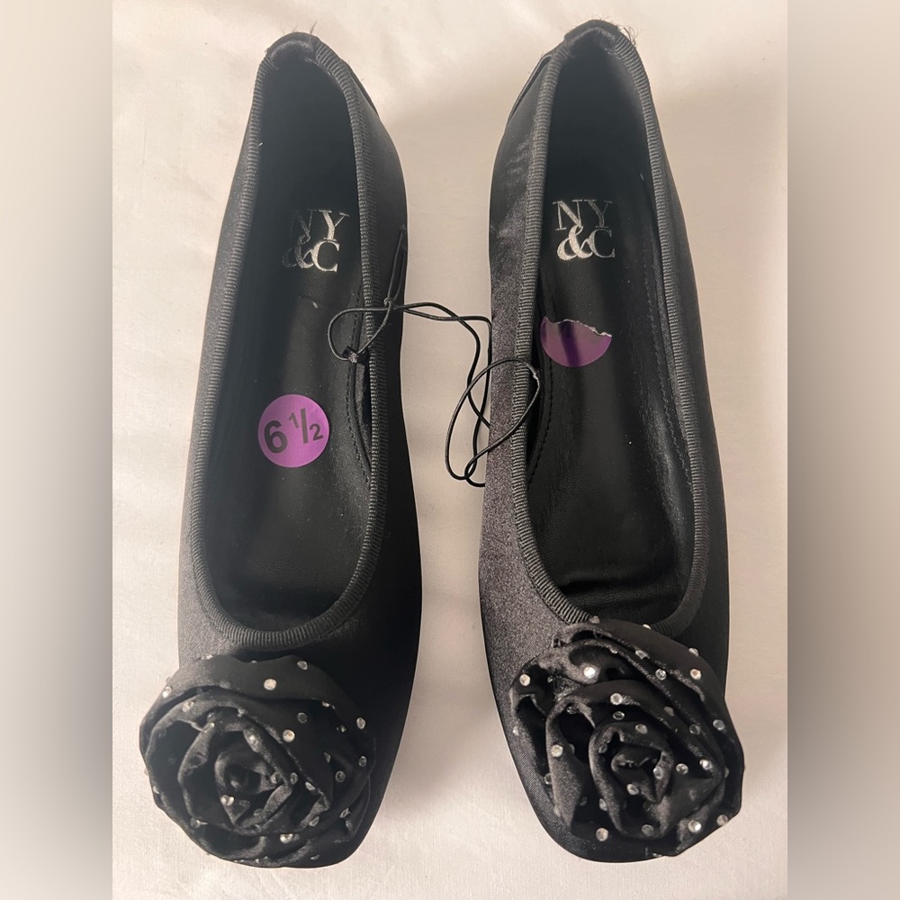 New York & Company‎ Black Flat Shoe with Elegant Embellishment 61/2 Brand New